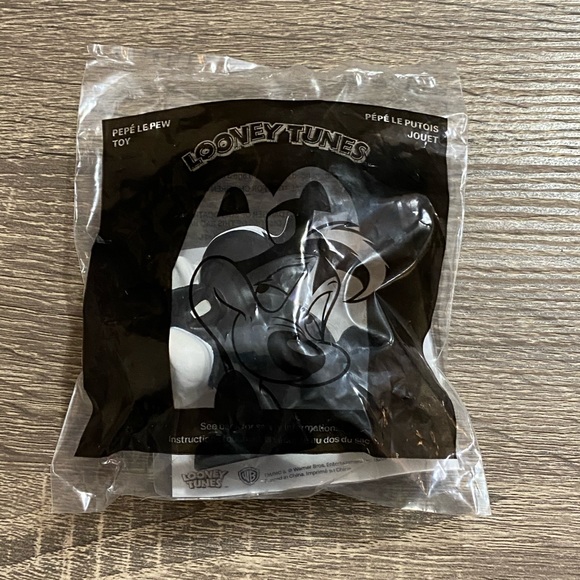 McDonald's 2020 Looney Tunes Pepe Le Pew Toy NEW!